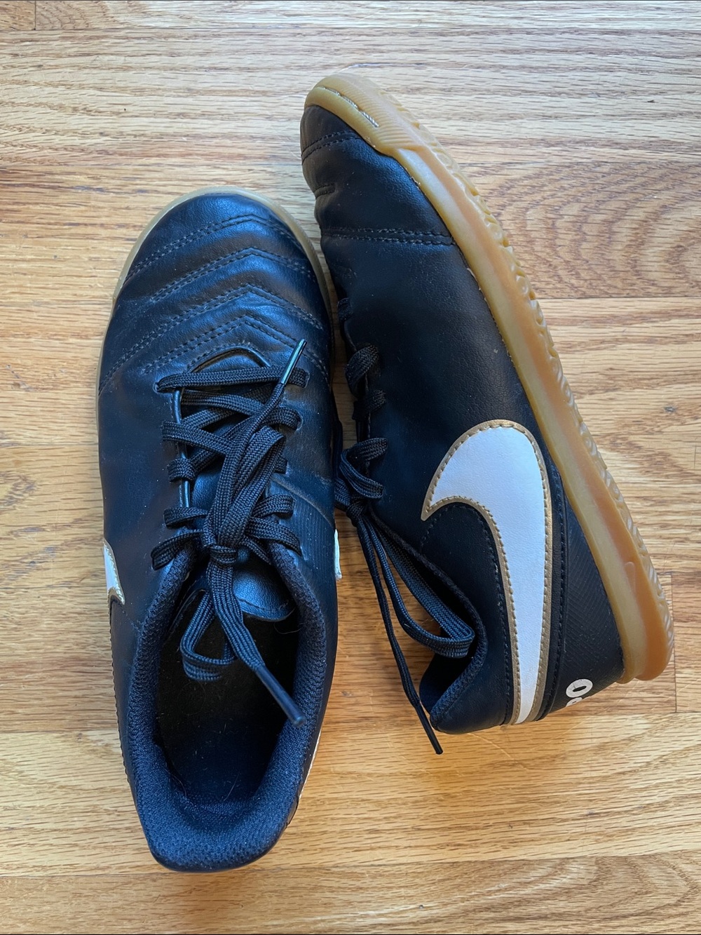 Nike Kids’ Tiempo Indoor Soccer Shoes